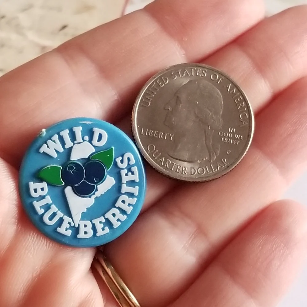 Relisted -Vintage Wild Blueberries Lapel Pin blue Festival Berry Fruit Farm - Picture 4 of 7